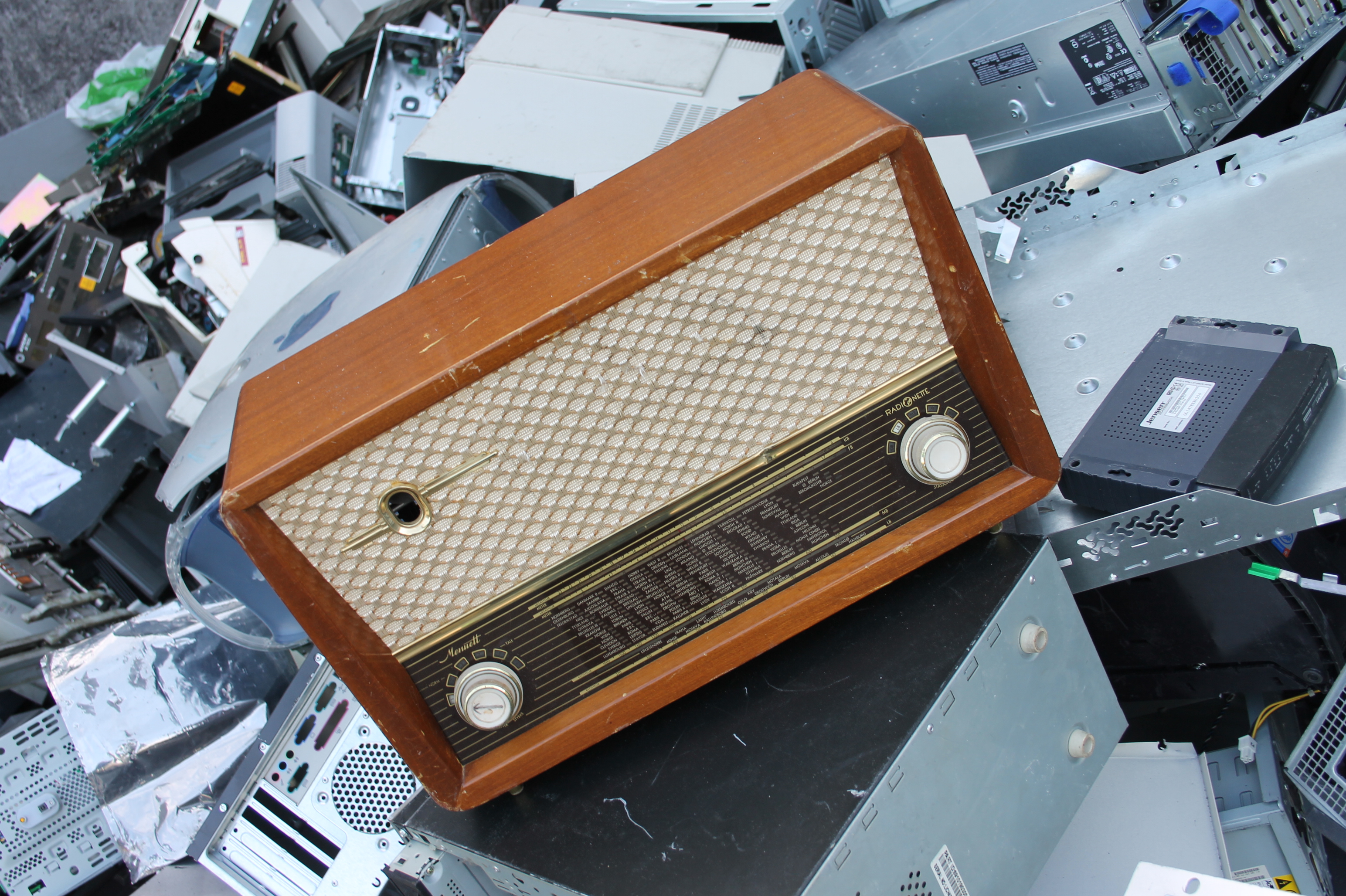 NORSIRK skal kartlegge gjenbruksmarkeder for kasserte FM-radioer